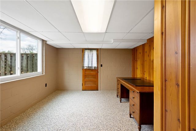 332 Long Dr, Upper St Clair, PA 15241