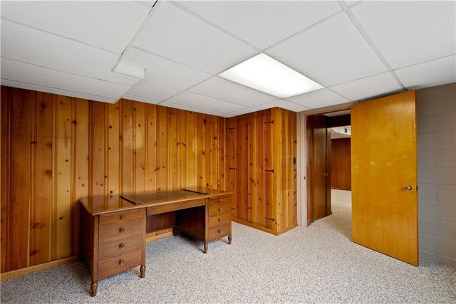 332 Long Dr, Upper St Clair, PA 15241