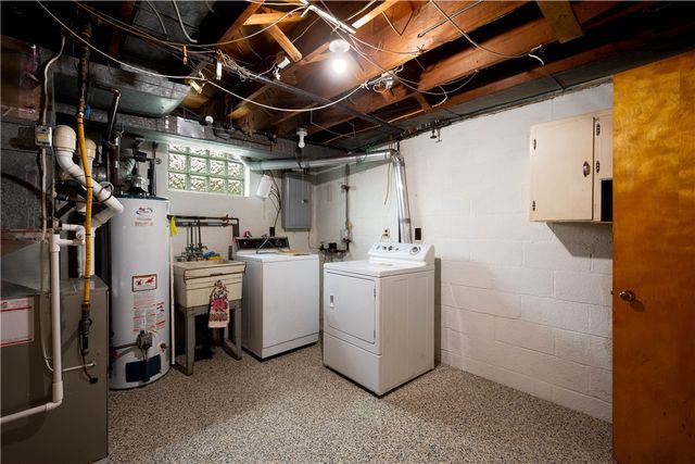 332 Long Dr, Upper St Clair, PA 15241