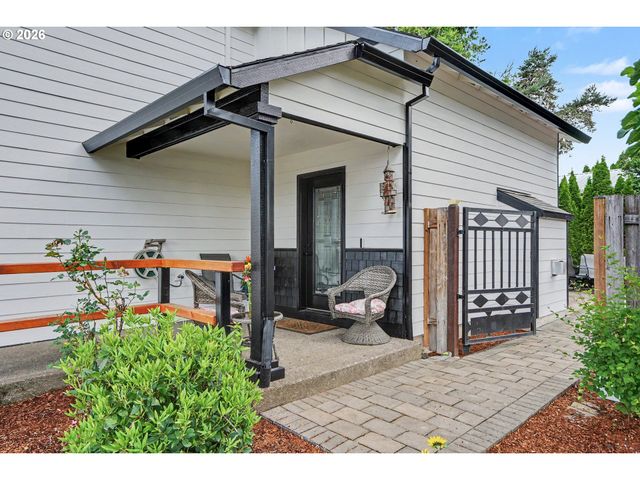 810 Se LOCUST St, Dundee, OR 97115