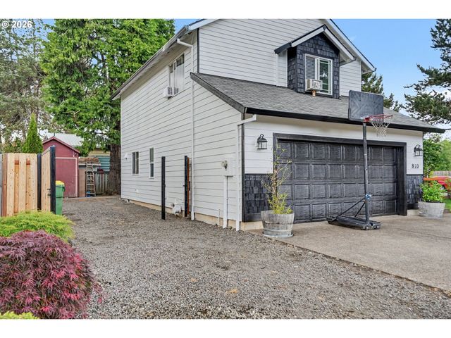 810 Se LOCUST St, Dundee, OR 97115