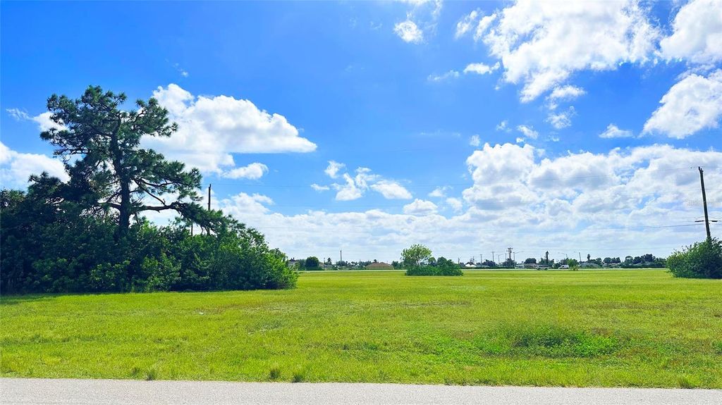 566 NE 4TH TERRACE, Cape Coral, FL 33909