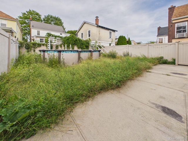 3147 Waterbury Avenue, Bronx, NY 10465