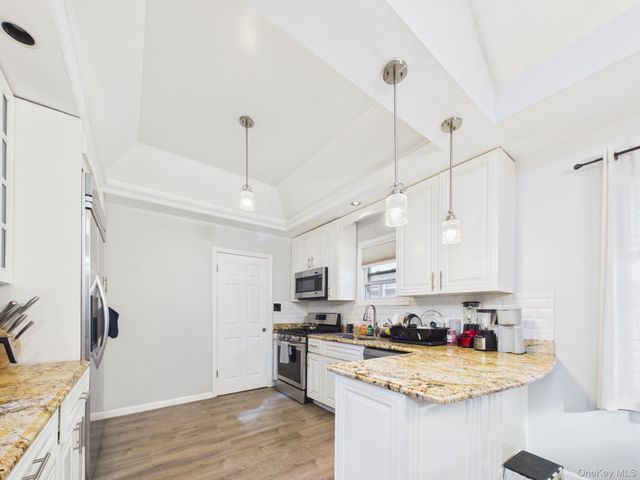 3147 Waterbury Avenue, Bronx, NY 10465