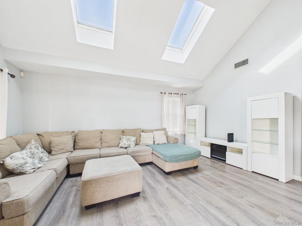 3147 Waterbury Avenue, Bronx, NY 10465 — photo 3