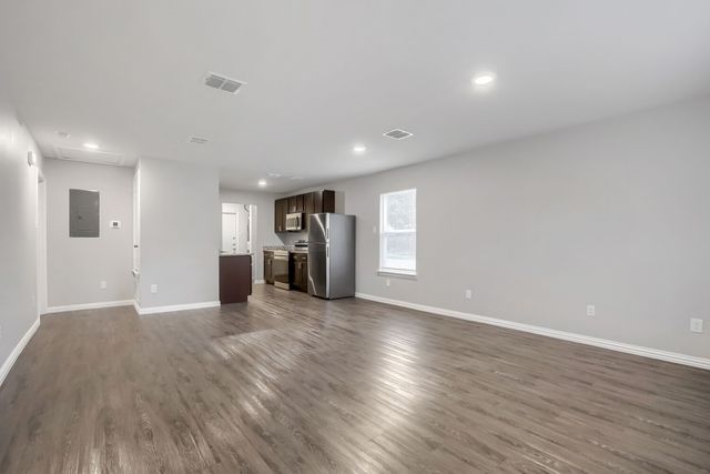 824 E Pecan Avenue 828, Waco, TX 76704