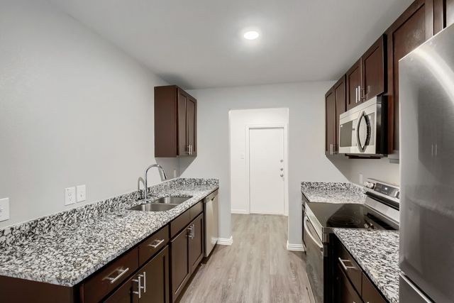 824 E Pecan Avenue 828, Waco, TX 76704