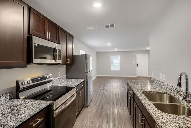 824 E Pecan Avenue 828, Waco, TX 76704