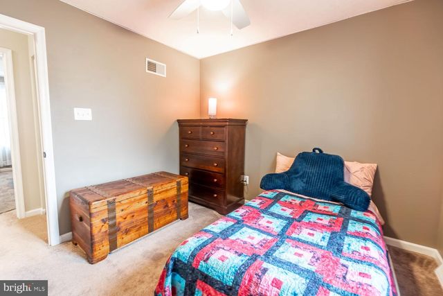 5 MANOR CIR, Littlestown, PA 17340