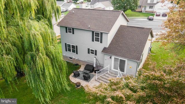 5 MANOR CIR, Littlestown, PA 17340