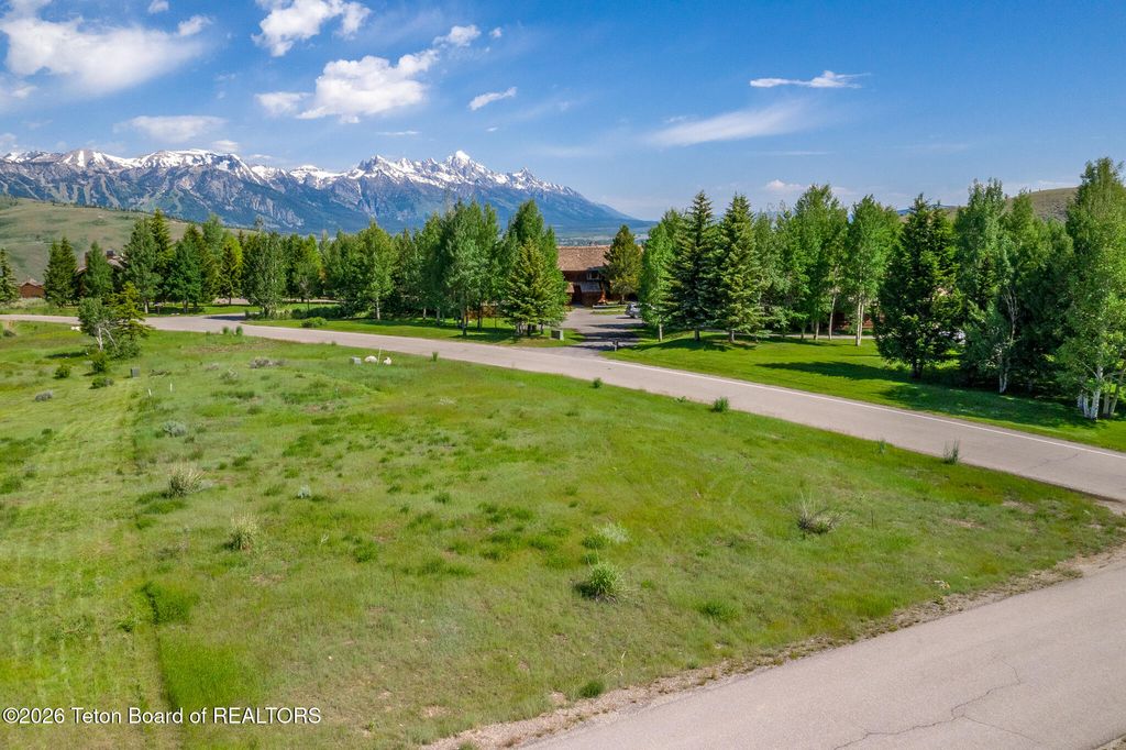 475 W OSKIE Drive, Jackson, WY 83001