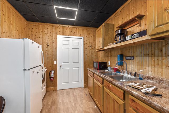 122 W Superior Street, Wayland, MI 49348