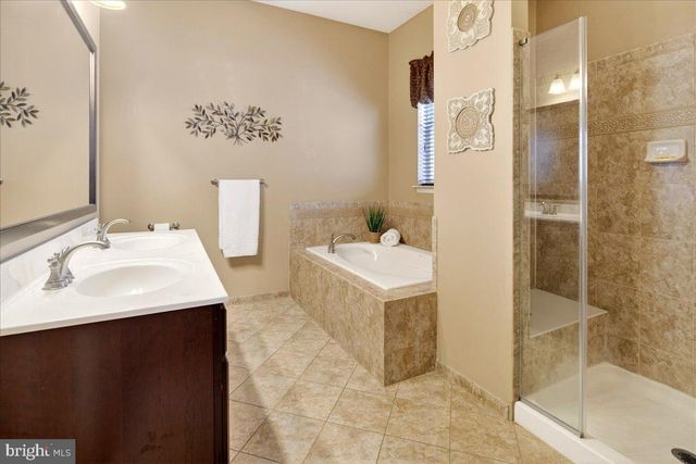 118 ANDOVER DR, Kendall Park, NJ 08824