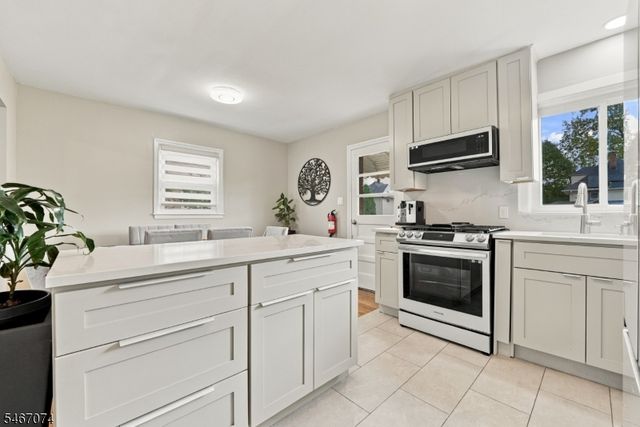 91 Laurel St, Ridgefield Park Village, NJ 07660