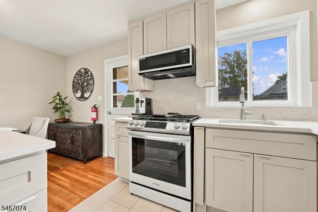91 Laurel St, Ridgefield Park Village, NJ 07660