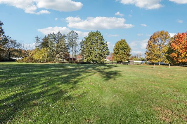 2422 Ridgewood Court, Shenango Twp, PA 16101
