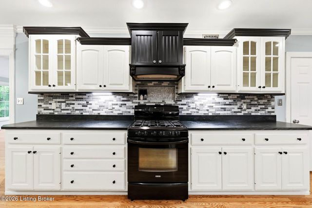 5600 Chapel View Way, Crestwood, KY 40014