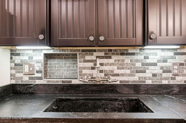 5600 Chapel View Way, Crestwood, KY 40014