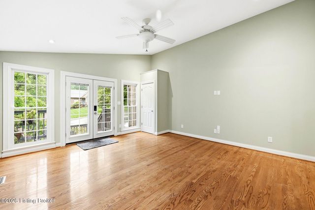 5600 Chapel View Way, Crestwood, KY 40014