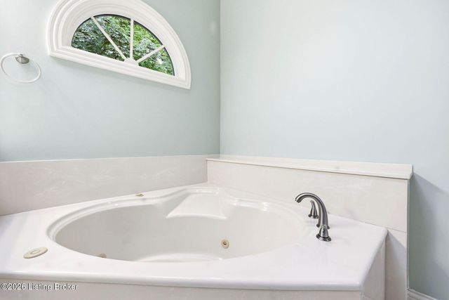 5600 Chapel View Way, Crestwood, KY 40014