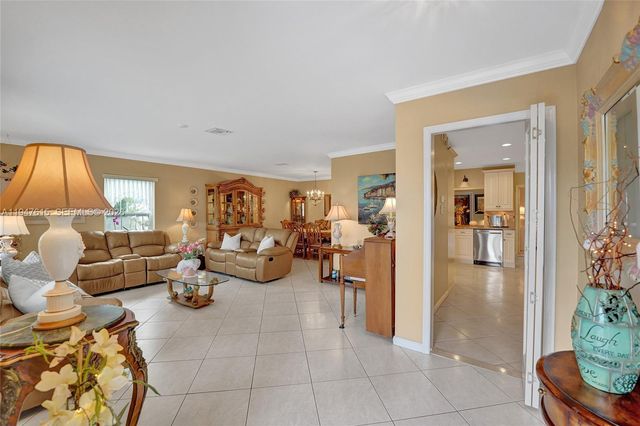 230 SE 4th St, Dania Beach, FL 33004