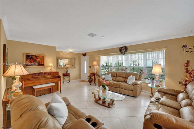 230 SE 4th St, Dania Beach, FL 33004