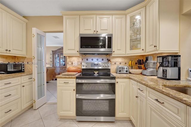 230 SE 4th St, Dania Beach, FL 33004