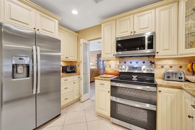 230 SE 4th St, Dania Beach, FL 33004