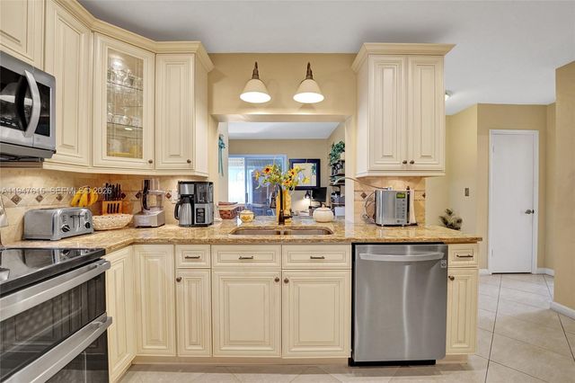 230 SE 4th St, Dania Beach, FL 33004