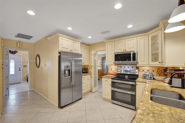 230 SE 4th St, Dania Beach, FL 33004