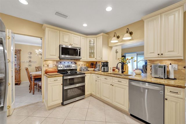 230 SE 4th St, Dania Beach, FL 33004