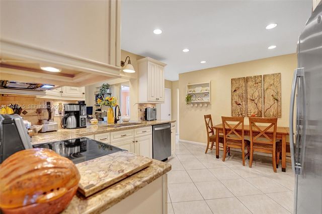 230 SE 4th St, Dania Beach, FL 33004