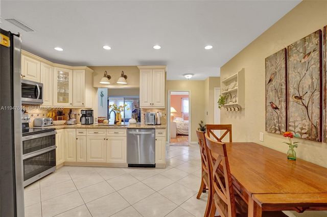 230 SE 4th St, Dania Beach, FL 33004