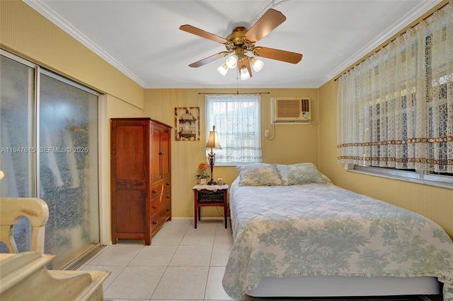 230 SE 4th St, Dania Beach, FL 33004