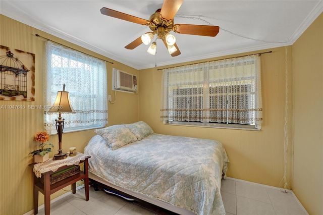 230 SE 4th St, Dania Beach, FL 33004