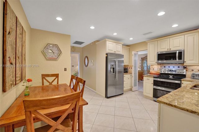 230 SE 4th St, Dania Beach, FL 33004