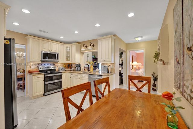 230 SE 4th St, Dania Beach, FL 33004