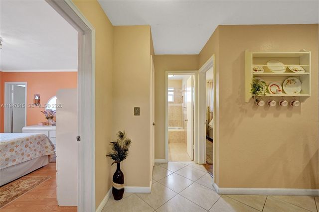 230 SE 4th St, Dania Beach, FL 33004