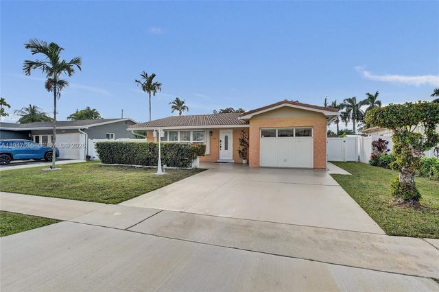230 SE 4th St, Dania Beach, FL 33004