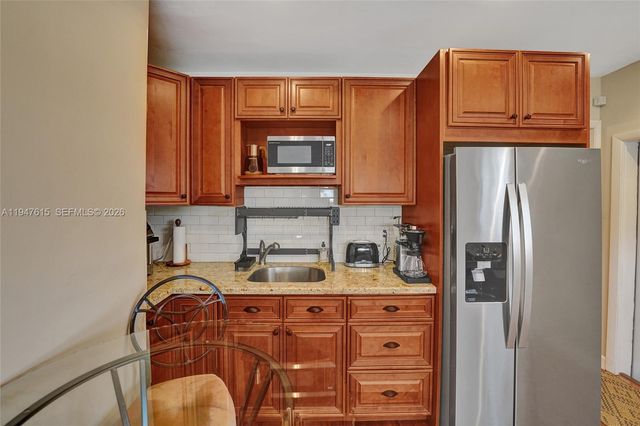 230 SE 4th St, Dania Beach, FL 33004