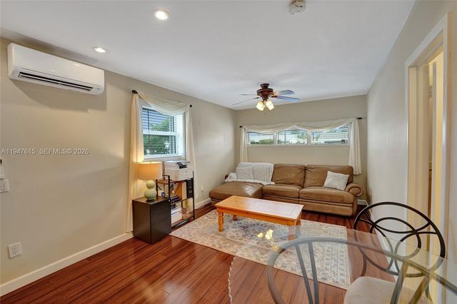 230 SE 4th St, Dania Beach, FL 33004