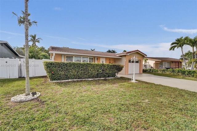 230 SE 4th St, Dania Beach, FL 33004