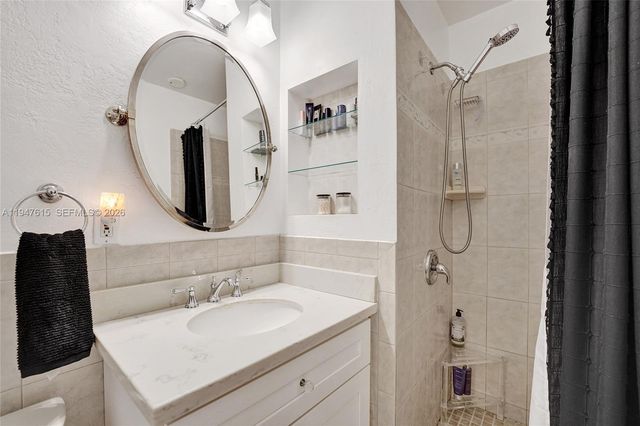 230 SE 4th St, Dania Beach, FL 33004