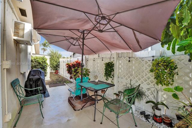 230 SE 4th St, Dania Beach, FL 33004