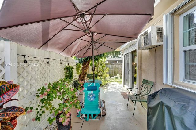 230 SE 4th St, Dania Beach, FL 33004