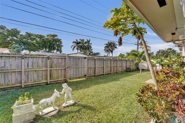 230 SE 4th St, Dania Beach, FL 33004