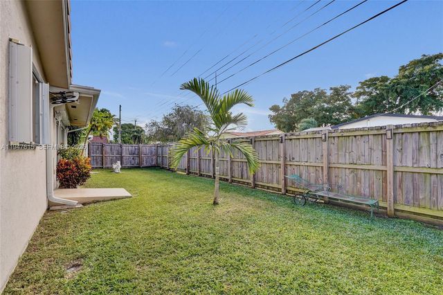 230 SE 4th St, Dania Beach, FL 33004