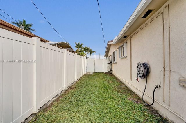 230 SE 4th St, Dania Beach, FL 33004