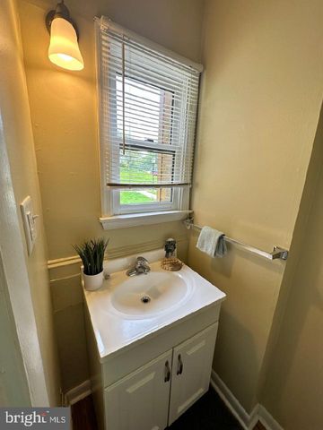 162 BISHOPS DR, Chester Heights, PA 19017