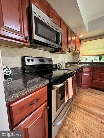 162 BISHOPS DR, Chester Heights, PA 19017